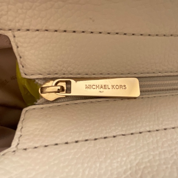 NWT Michael Kors Evie Light Cream Leather Hobo Shoulder Bag NEW - Picture 16 of 16